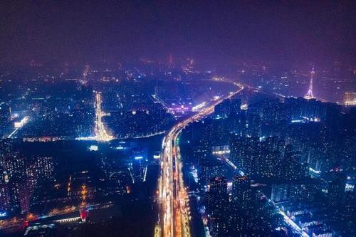 航拍郑州立交桥夜景 灯光璀璨尽显大都市气息