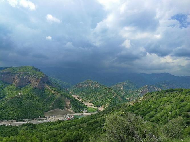 伊犁霍城县大西沟福寿山