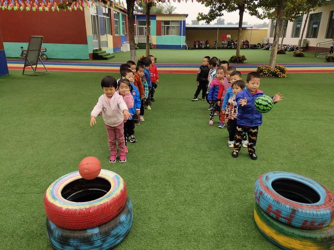 王盘幼儿园——小班阳光体育课《好玩的球球》
