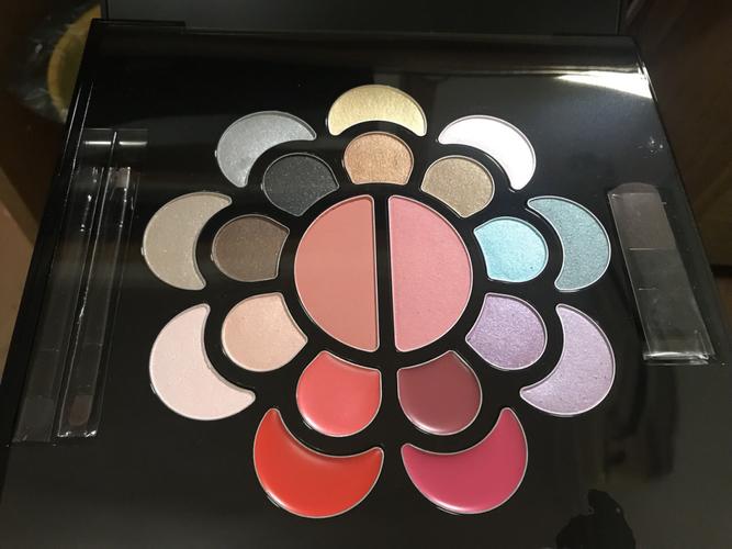 安利雅姿彩妆盘