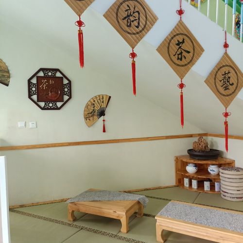 舒适,从走廊,教室,盥洗室环境的创设,材料的提供,到处体现了以幼儿为