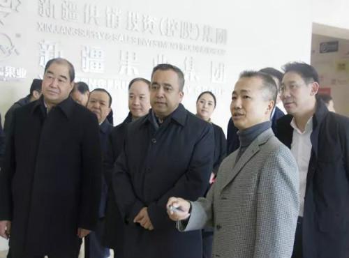 社党委书记,主任刘传新,自治区供销集团党委书记,董事长李轩等陪同下