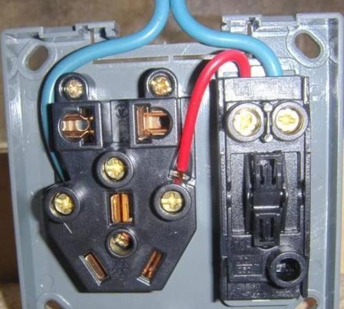 为什么插座电线是左零右火?接错有啥后果,看完我明白了