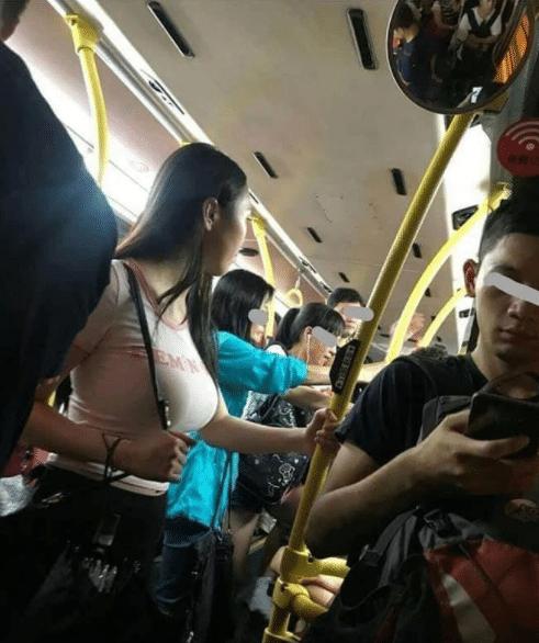 男子地铁上偷拍美女泄露自己样貌