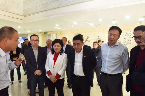 区委常委,常务副区长陈夏林带队考察运河街道"最多跑一次"改革工作