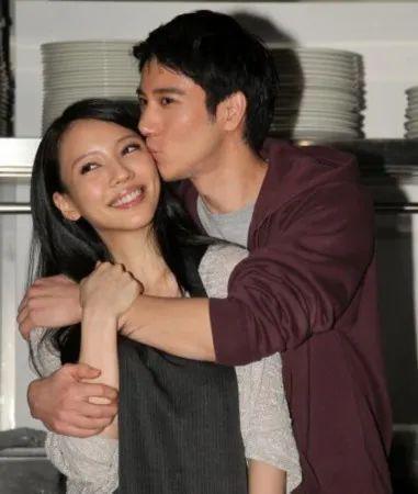 周群发文吐槽王力宏老婆:两口子就不该一起工作