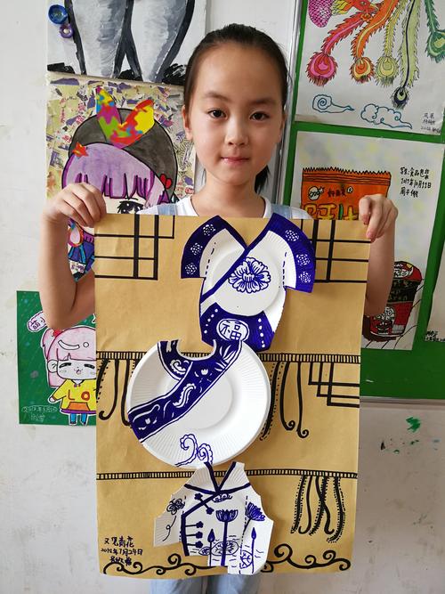 艺术创想班作品《手工:又见青花》