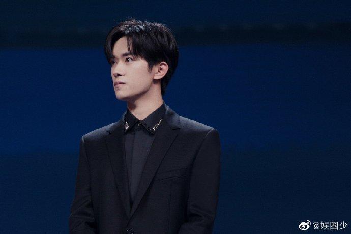 乡下理发店发现的易烊千玺