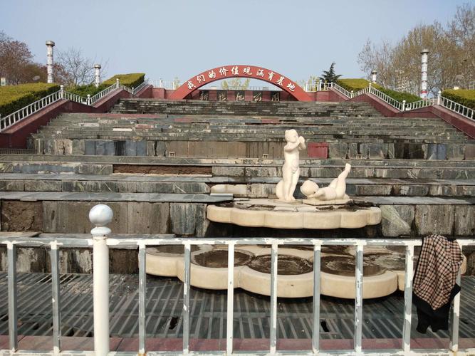 秦皇岛环岛公园满园花海郁金香美不胜收!