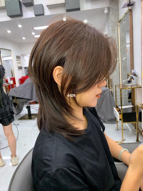 个性女生小狼尾发型