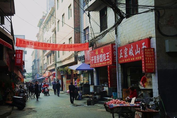 长安路上的西八里村,谁在这儿还没段青春?