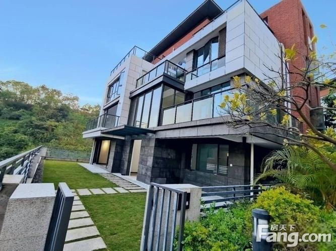 独栋别墅 半山半海 (近地铁口,上下7层,大花园) 随时可看房