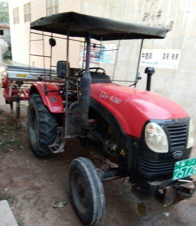 东方红sg350四缸拖拉机,七八成新,有行车证,有车棚