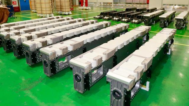 在中车株洲电机公司厂房内,记者看到时速600公里高速磁浮列车核心