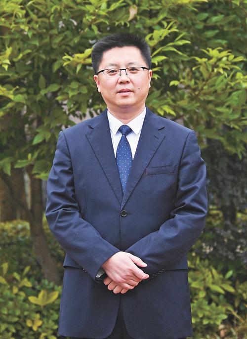 前锋区委书记张伟:比落地比效果比进度 以实绩论英雄