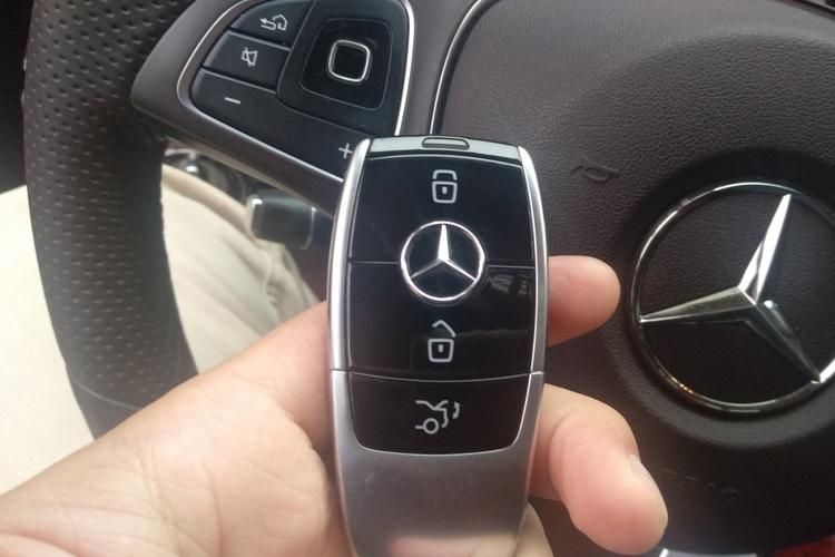 寻奔驰车钥匙 捡到1000元感谢金