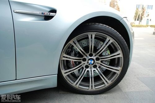 m3原厂19寸轮毂配brembo的前6后4380mm刹车盘