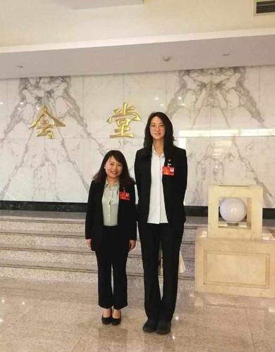 惠若琪身高1米92,回头率超高!tfboys求合影都要跳起来