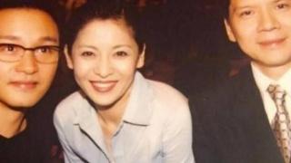 向太年轻时有多美?跟关之琳同框她更显艳丽,难怪迷住向华强