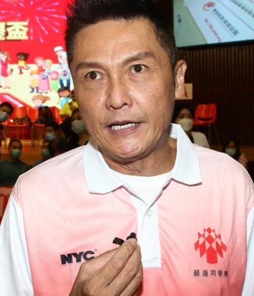 又一港星回内地发展59岁关礼杰透露下个月出发女儿将签约tvb