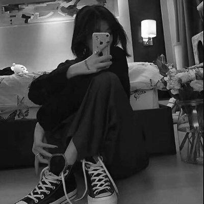 半张脸头像女生高冷