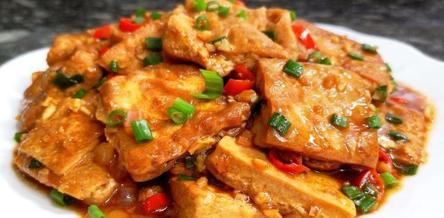 原创家常豆腐,蒜泥猪耳,老南瓜炒腊肉,茄汁金针菇的做法