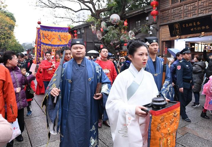 福州举行"正月初五迎财神"民俗巡游