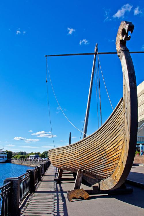 维京海盗船 兽首木船