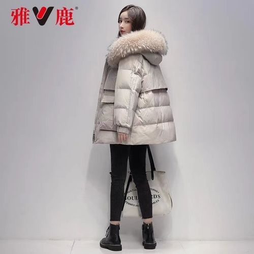 2020年羽绒服流行女款,2020年新款羽绒服女款 雅鹿2020年冬季新款羽绒服女中长款大毛领收腰小个子