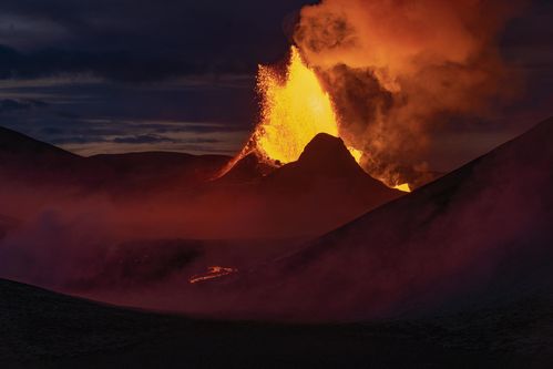 冰岛火山岩浆喷涌