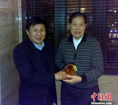 上海侨办主任会见新加坡华人企业家吴清亮