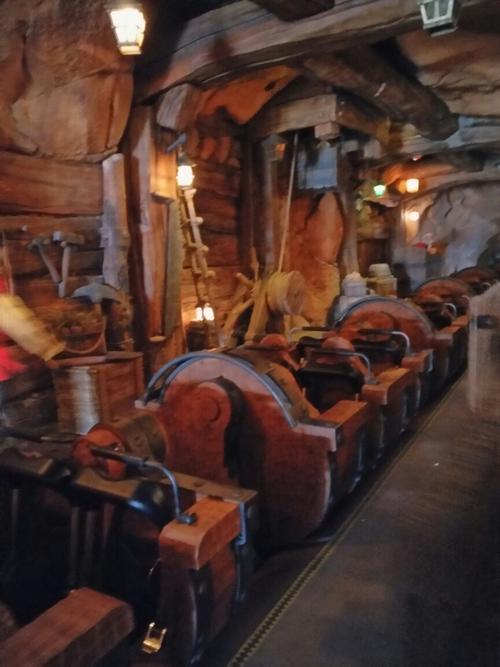 七个小矮人矿山车