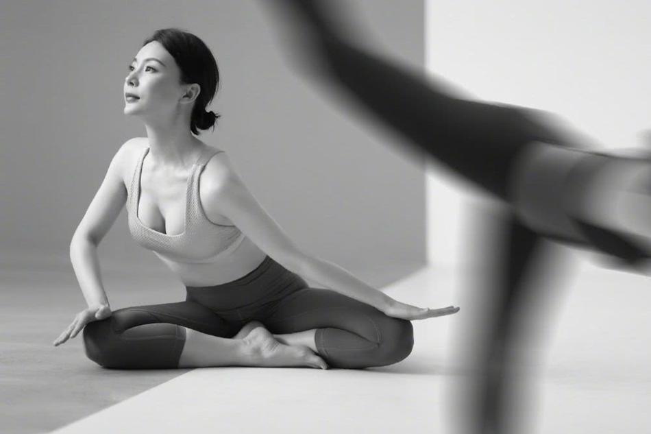 芜湖新闻网首页 综合   5月9日,陈数在社交平台出一组瑜伽健身照,43岁