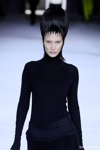 超模bella hadid贝拉·哈迪德,霸气发型巴黎时装周现身走秀!