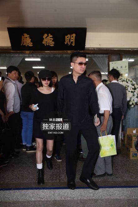 安钧璨告别仪式举行 大小s安以轩陈乔恩等现身悼念