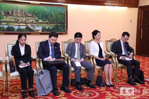 参议院代主席狄诺会见中联部副部长王亚军(组图)