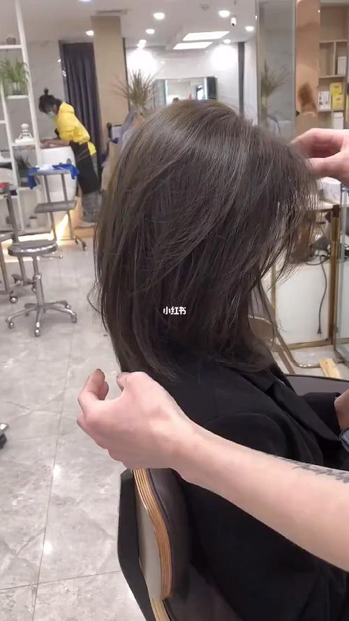 发根蓬松冷茶灰棕色_发型_发色_茶棕色_显白_烫发_paya hair自由行