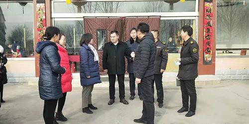 腊月二十八上午,政府副县长张中伟带队深入西井镇,黄崖洞镇开展食品