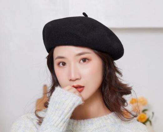 从款式上分,圆形有蒂贝雷帽,这种帽子样式很传统与很经典.