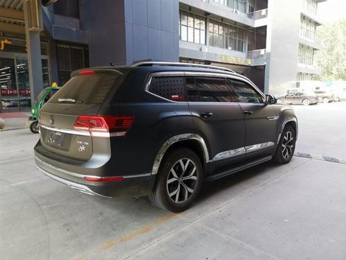 大众途昂,感觉大块头不适合磨砂黑的车身