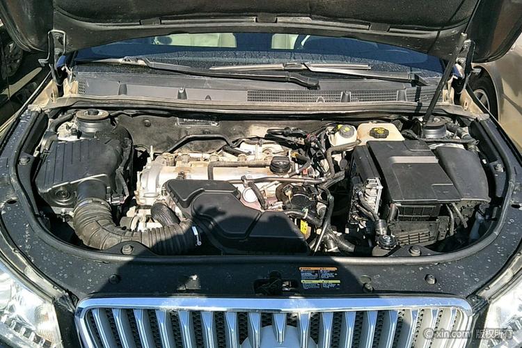 别克君越发动机舱