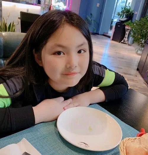 10岁王诗龄成功逆袭身材让人羡慕梳起刘海后美成了网红