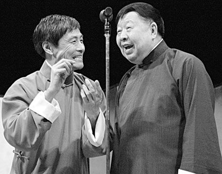 马季与儿子   马季退休后很少再"出镜"了,倒是他儿子马东经常在央视