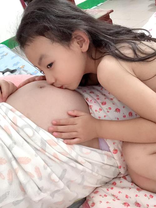 每次基本都是躺着才动,坐着几乎都不动,也不怎么鼓包,有同款的宝妈吗?