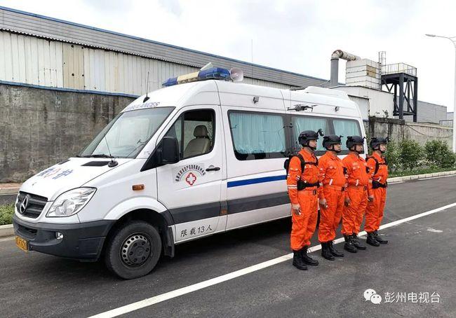 划重点:   下面这辆车是市应急管理局自行改装的应急指挥车,搭载了