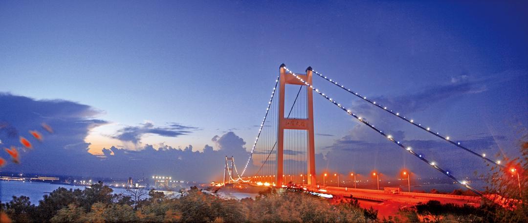 67, 江阴长江公路大桥建成通车