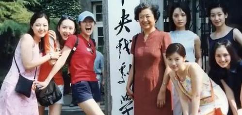 中戏96级班花章子怡的同学作品数百44岁曾黎能翻红吗