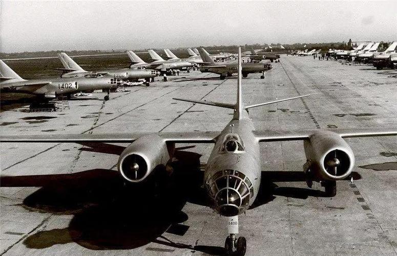 自行车式起落架,后掠翼造型,颜值超高的伊尔-30轰炸机