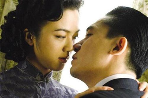 明星拍吻戏都来真的?戏子难道就可以光明正大耍流氓