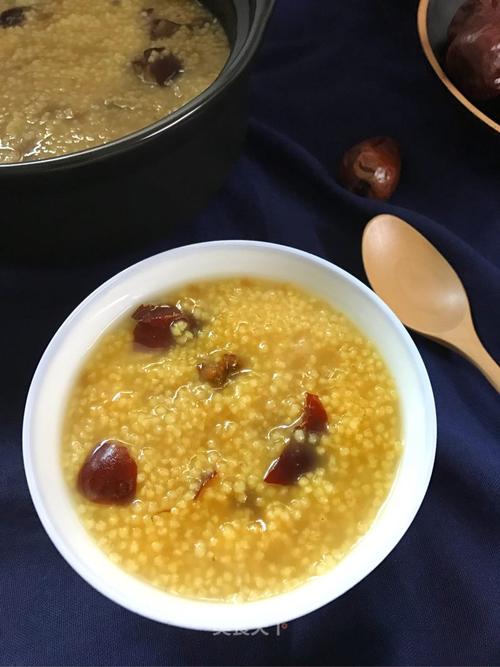 早餐#小米红枣粥